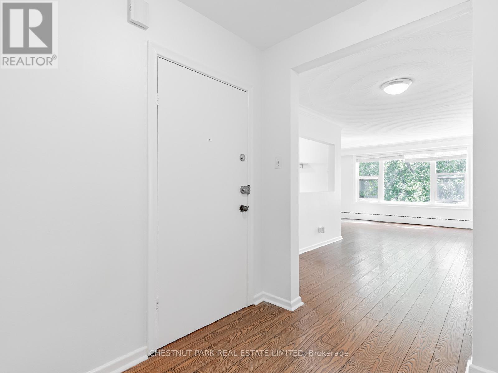 Photo 5 of 3 76 Walmsley Boulevard, Toronto ON