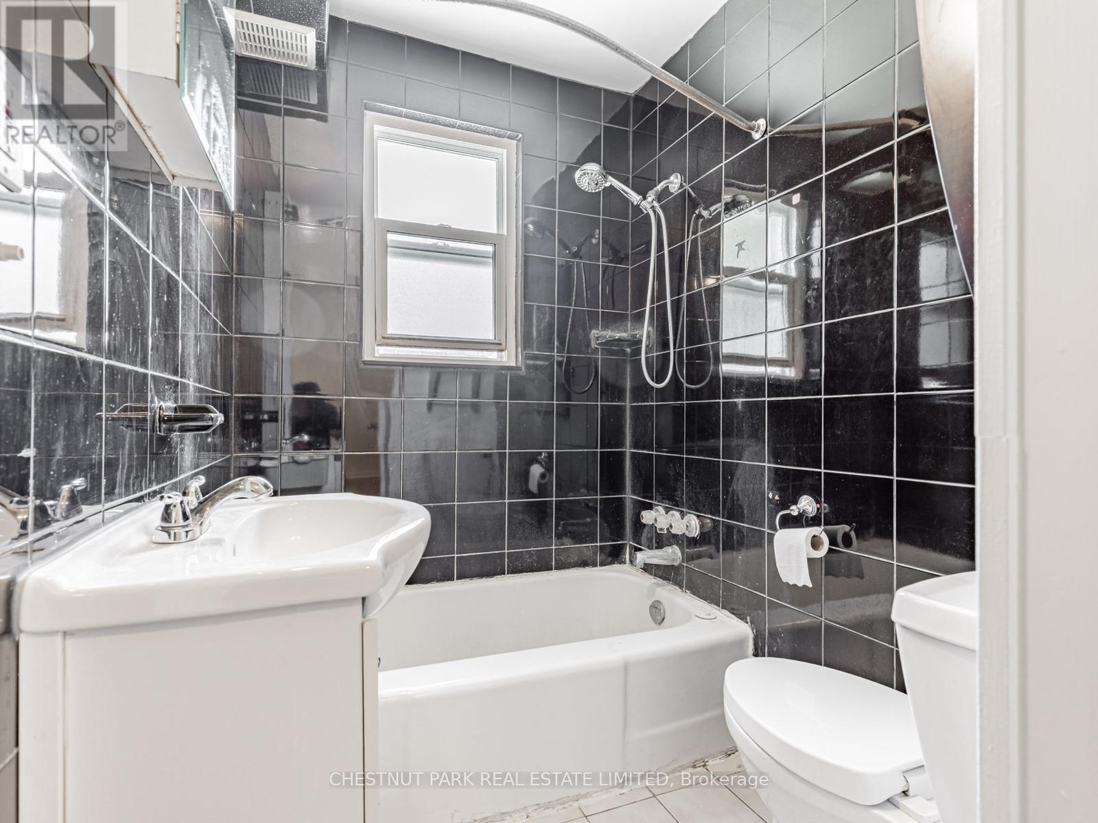 Photo 1 of 3 76 Walmsley Boulevard, Toronto ON