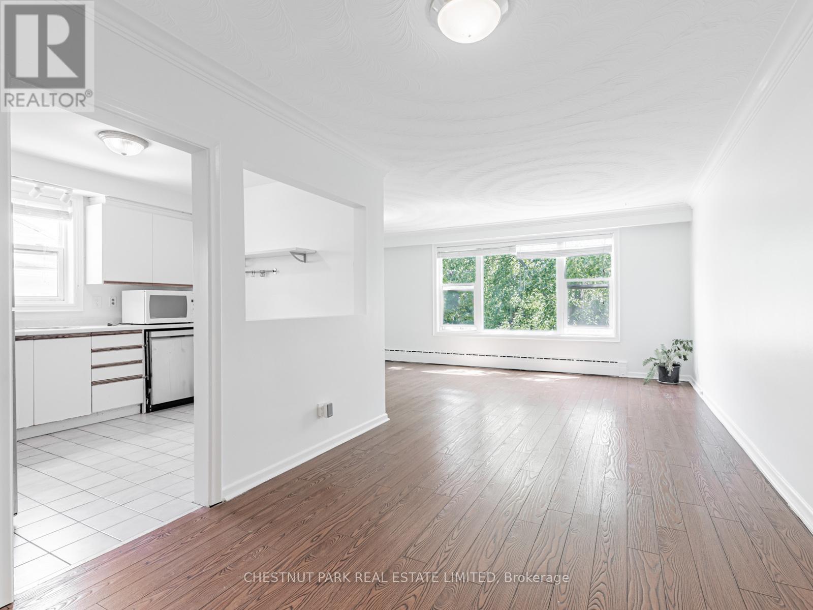 Photo 10 of 3 76 Walmsley Boulevard, Toronto ON