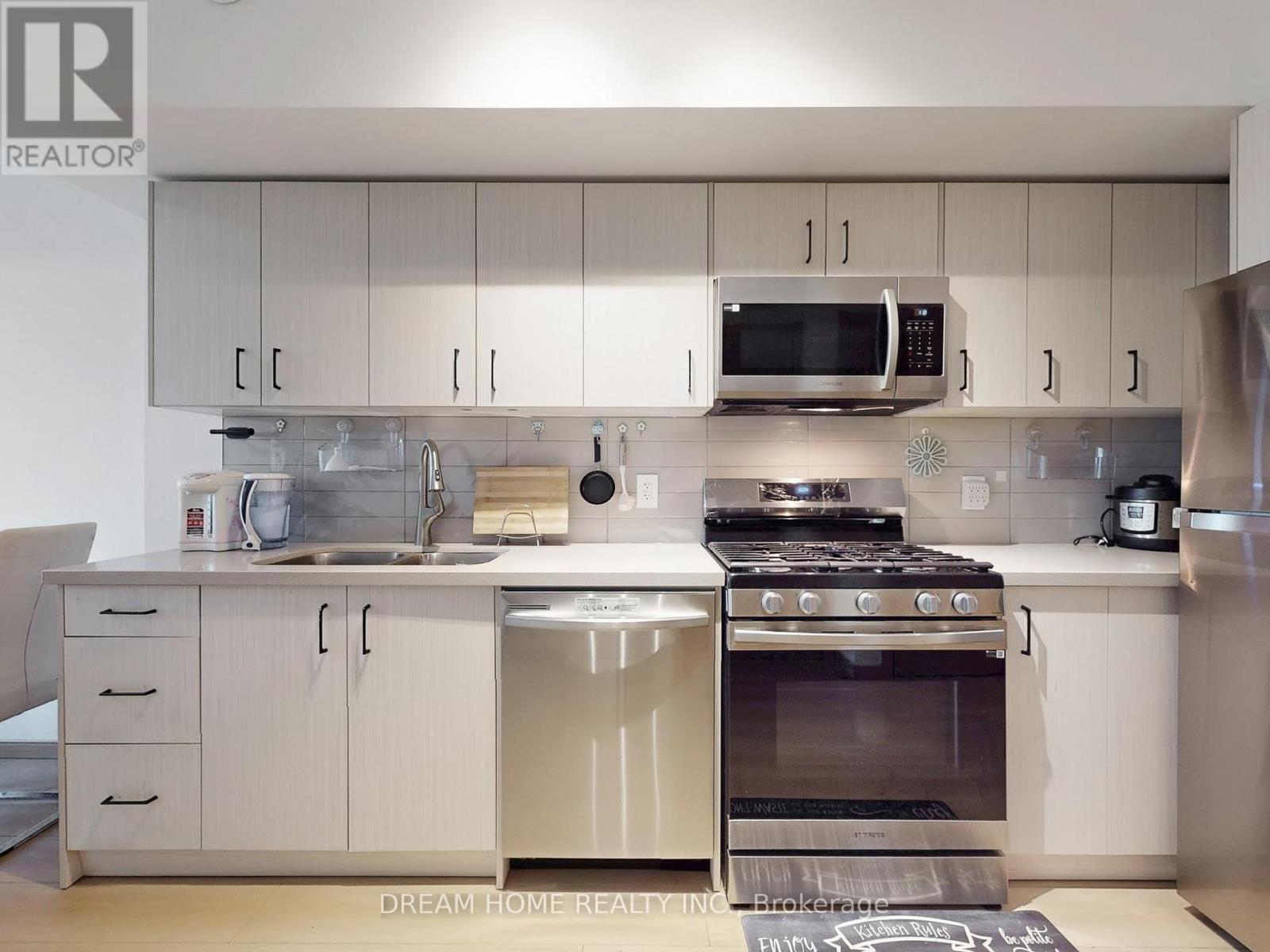 Photo 10 of 205 3425 Sheppard Avenue E, Toronto ON
