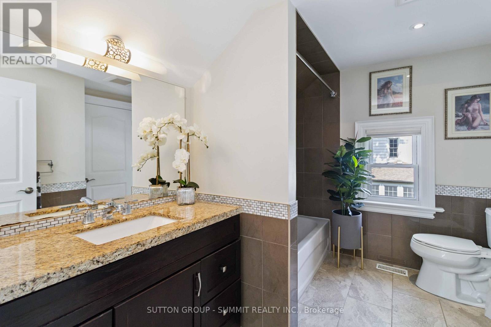 Photo 5 of 353 Queen Street S, Mississauga ON