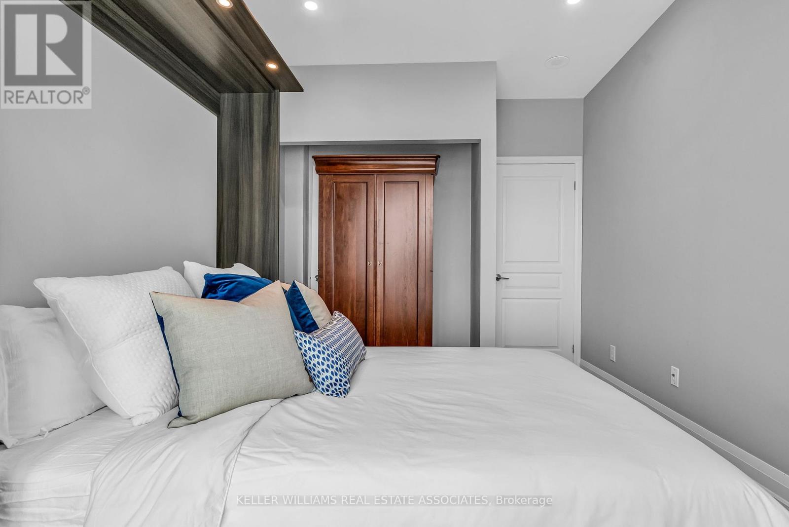 Photo 22 of 609 1 Hurontario Street, Mississauga ON