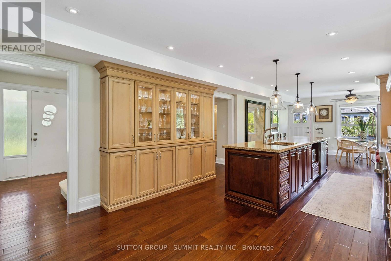 Photo 14 of 353 Queen Street S, Mississauga ON