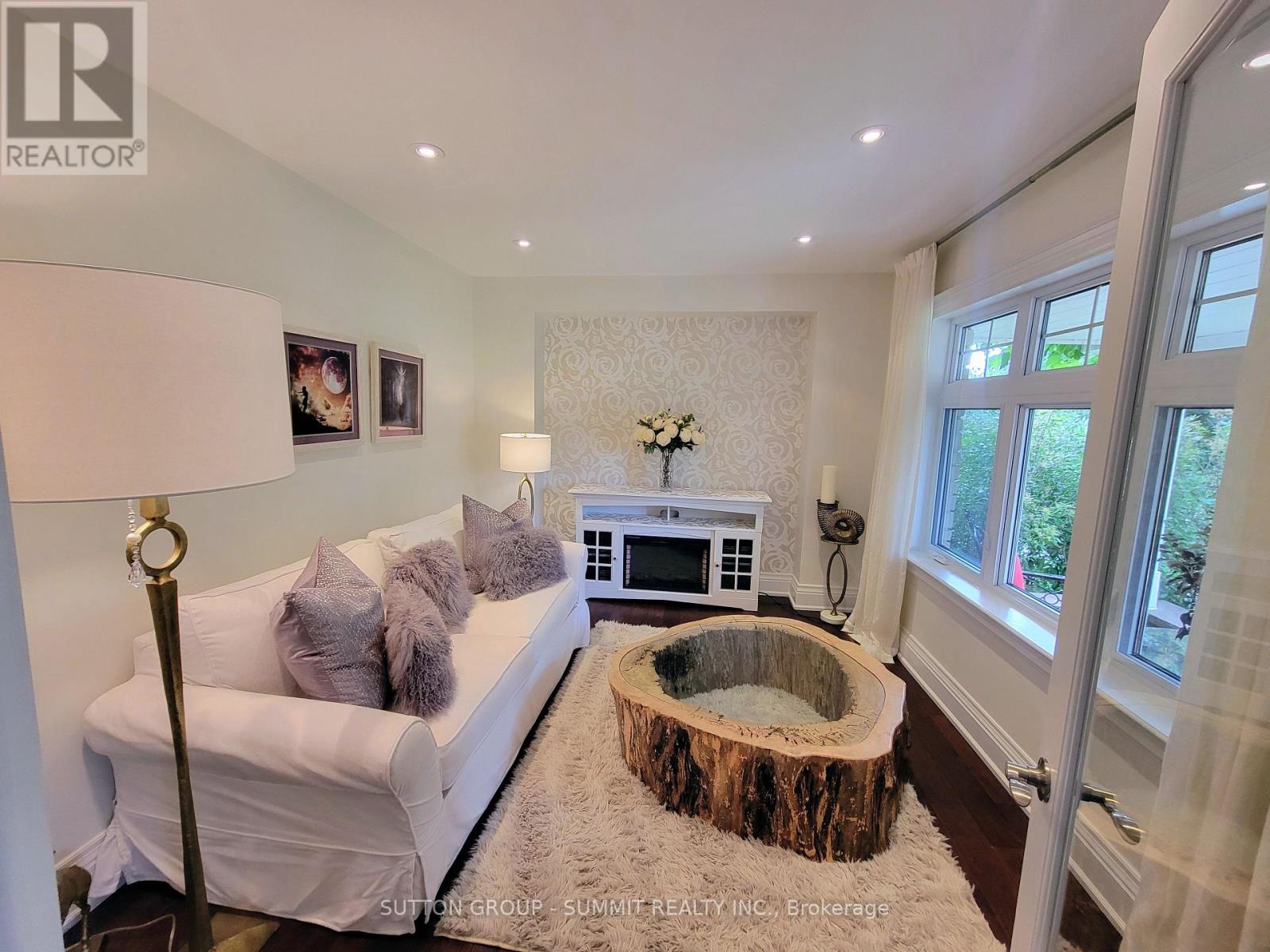Photo 15 of 353 Queen Street S, Mississauga ON