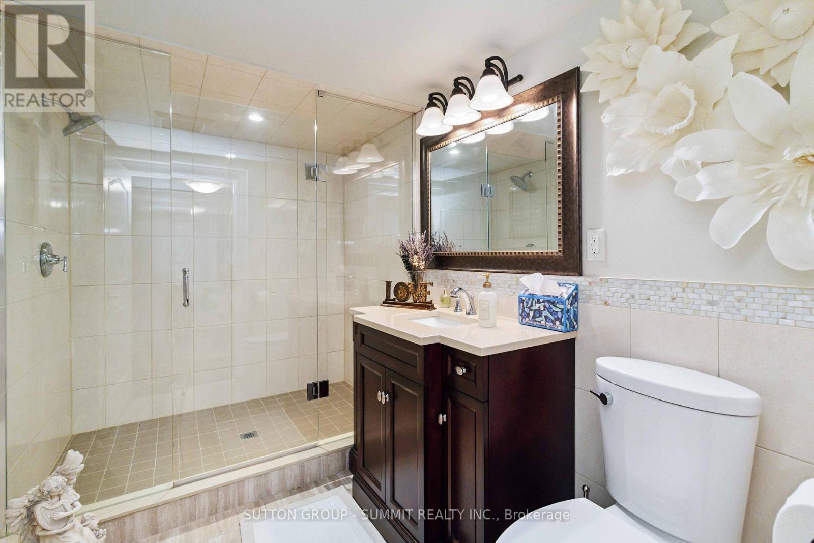 Photo 18 of 353 Queen Street S, Mississauga ON