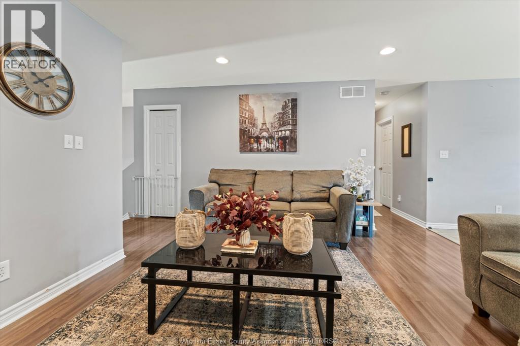 Photo 6 of 1064 Pearson Avenue, Windsor ON