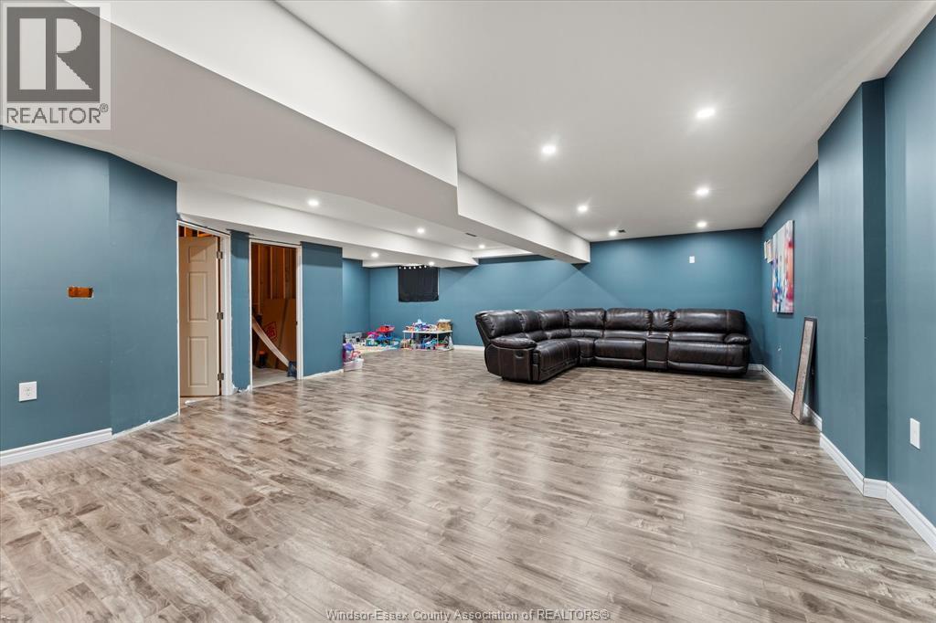 Photo 13 of 1064 Pearson Avenue, Windsor ON