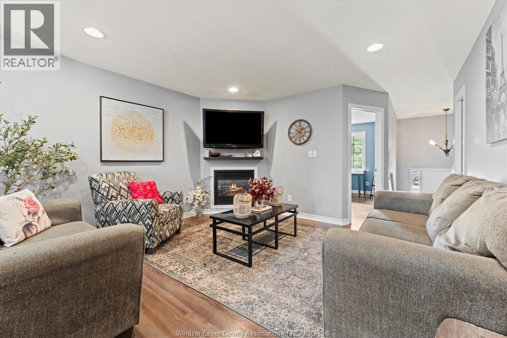 Photo 2 of 1064 Pearson Avenue, Windsor ON