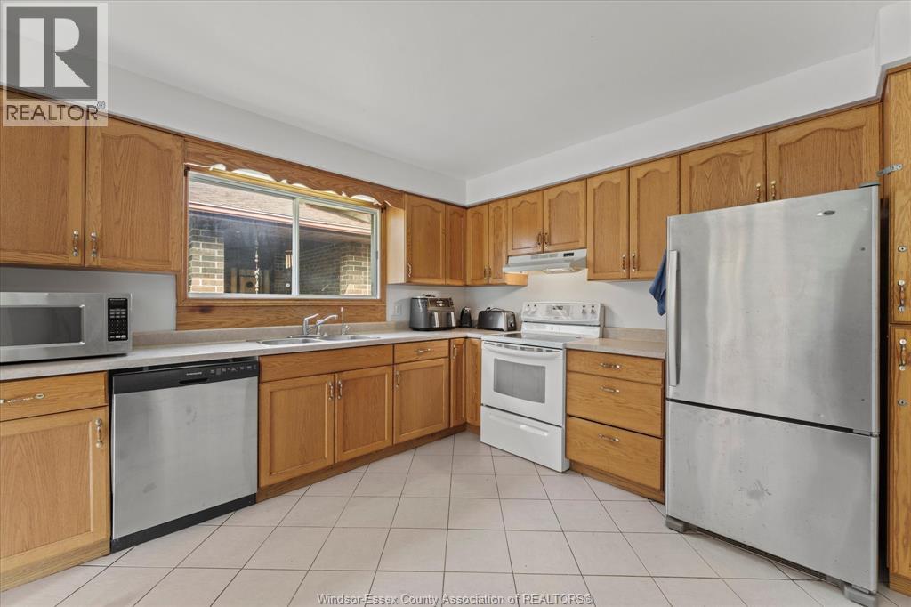 Photo 31 of 10540 Halstead Crescent, Windsor ON
