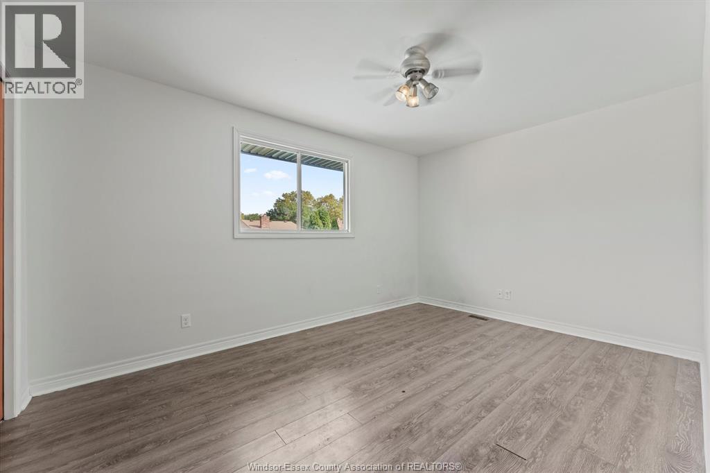 Photo 36 of 10540 Halstead Crescent, Windsor ON