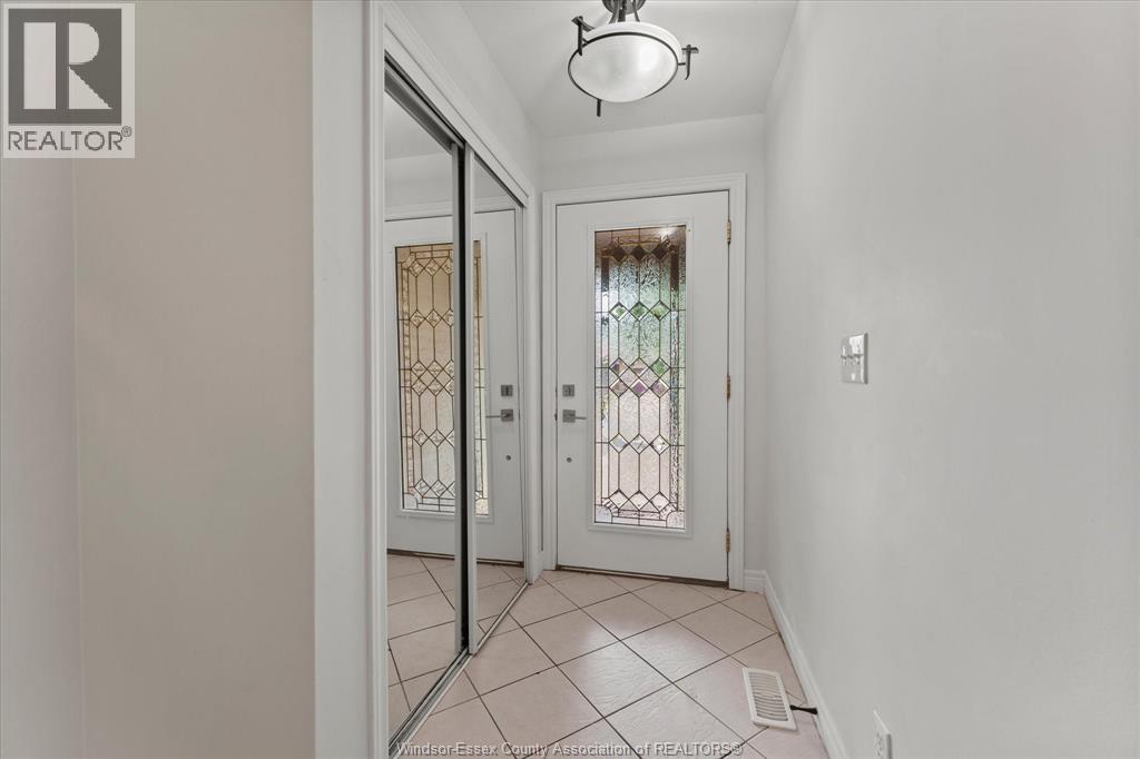 Photo 15 of 10540 Halstead Crescent, Windsor ON