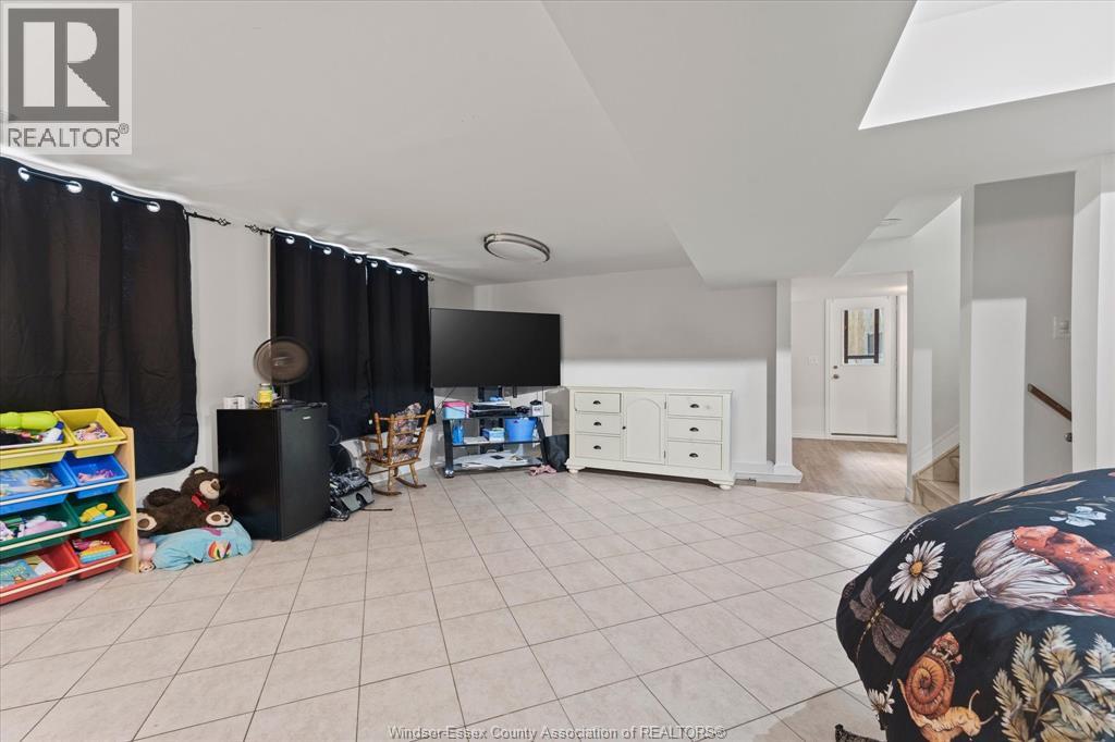 Photo 14 of 10540 Halstead Crescent, Windsor ON