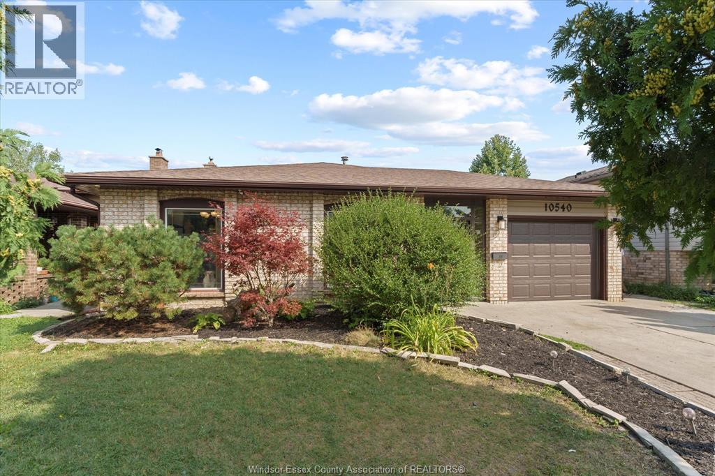 Photo 13 of 10540 Halstead Crescent, Windsor ON
