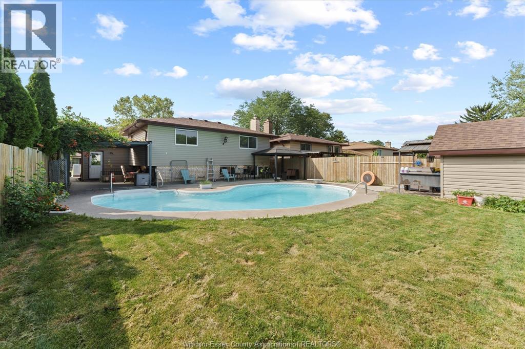 Photo 32 of 10540 Halstead Crescent, Windsor ON