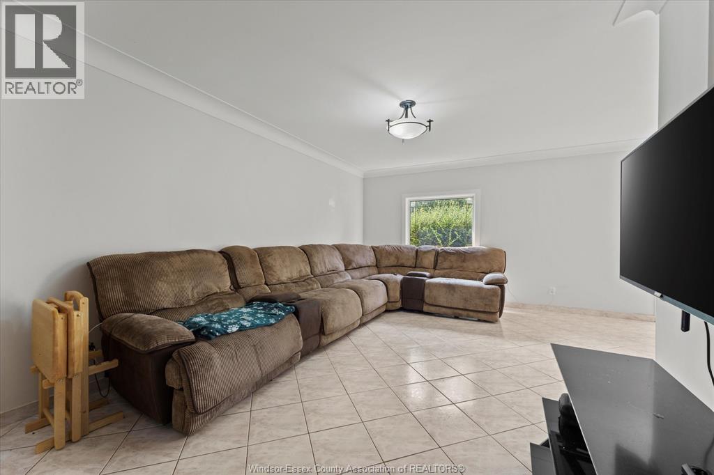 Photo 26 of 10540 Halstead Crescent, Windsor ON
