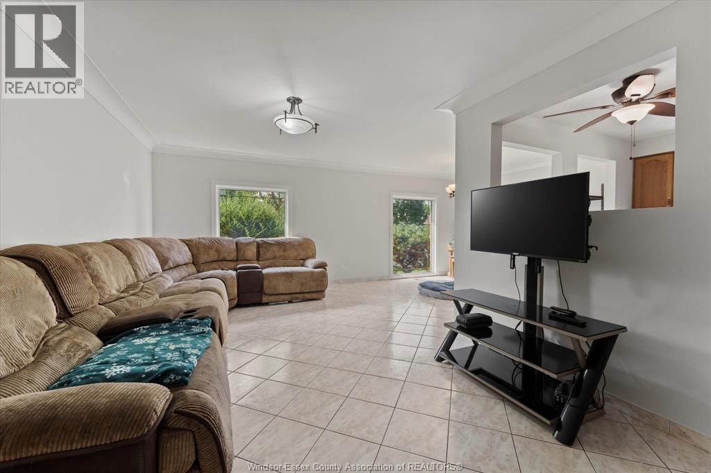 Photo 21 of 10540 Halstead Crescent, Windsor ON