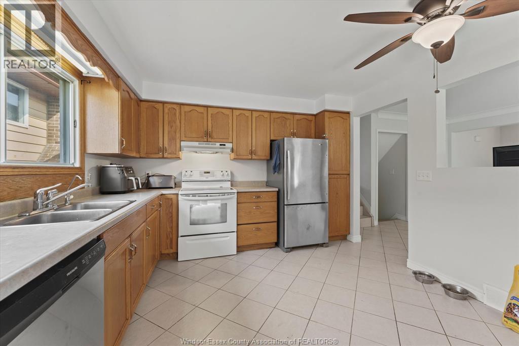 Photo 1 of 10540 Halstead Crescent, Windsor ON