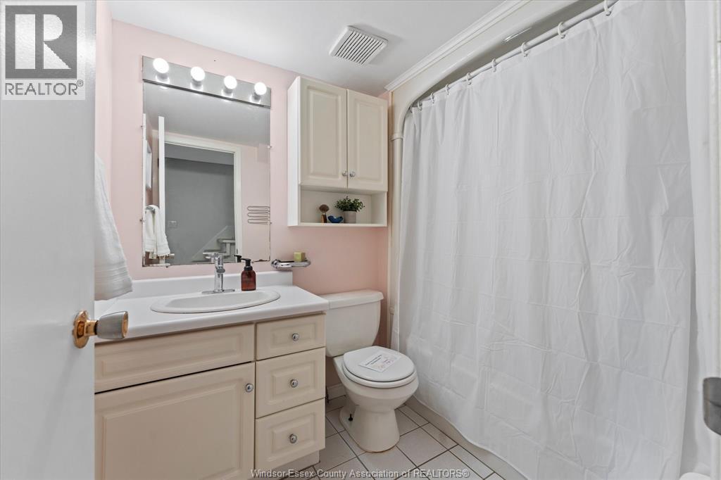 Photo 14 of 374 Lakewood Drive, Amherstburg ON
