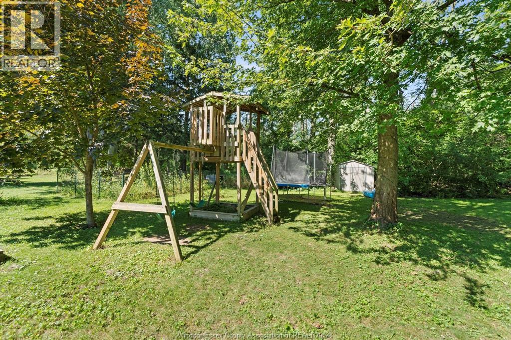 Photo 23 of 374 Lakewood Drive, Amherstburg ON