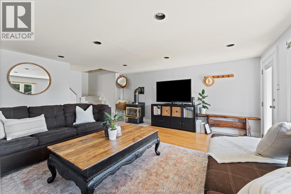 Photo 5 of 374 Lakewood Drive, Amherstburg ON
