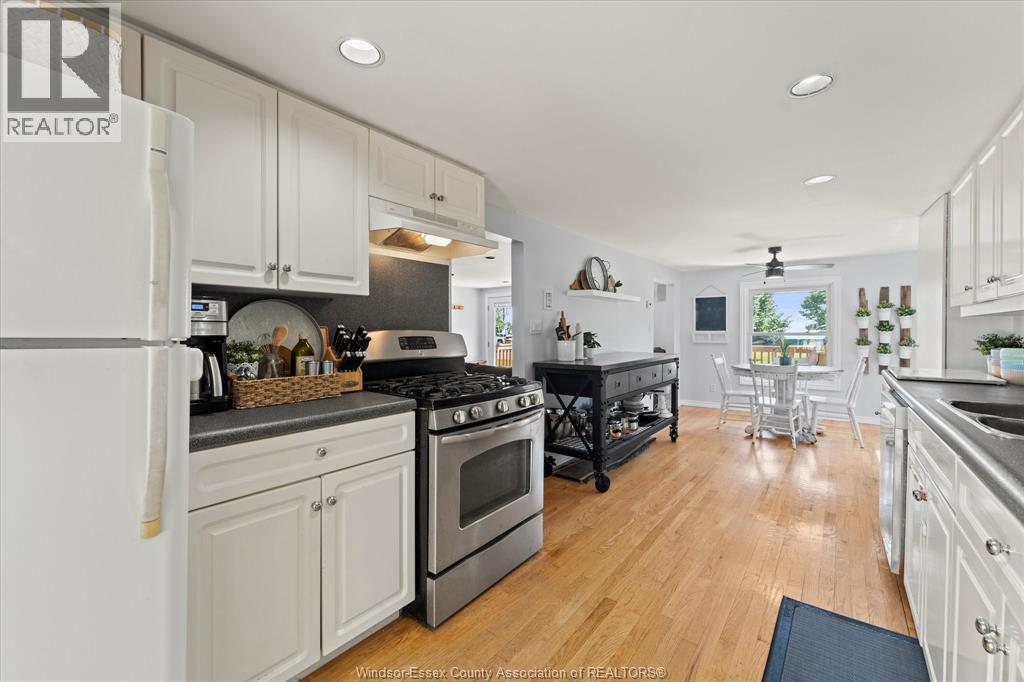 Photo 9 of 374 Lakewood Drive, Amherstburg ON