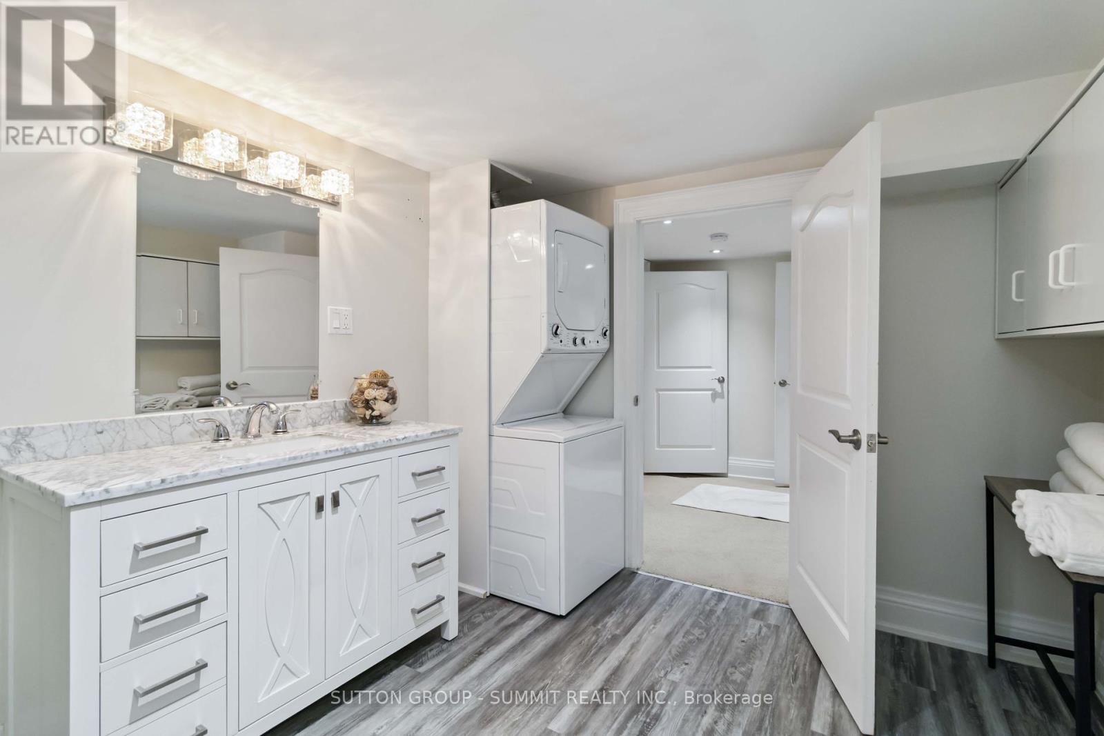 Photo 8 of 353 Queen Street S, Mississauga ON