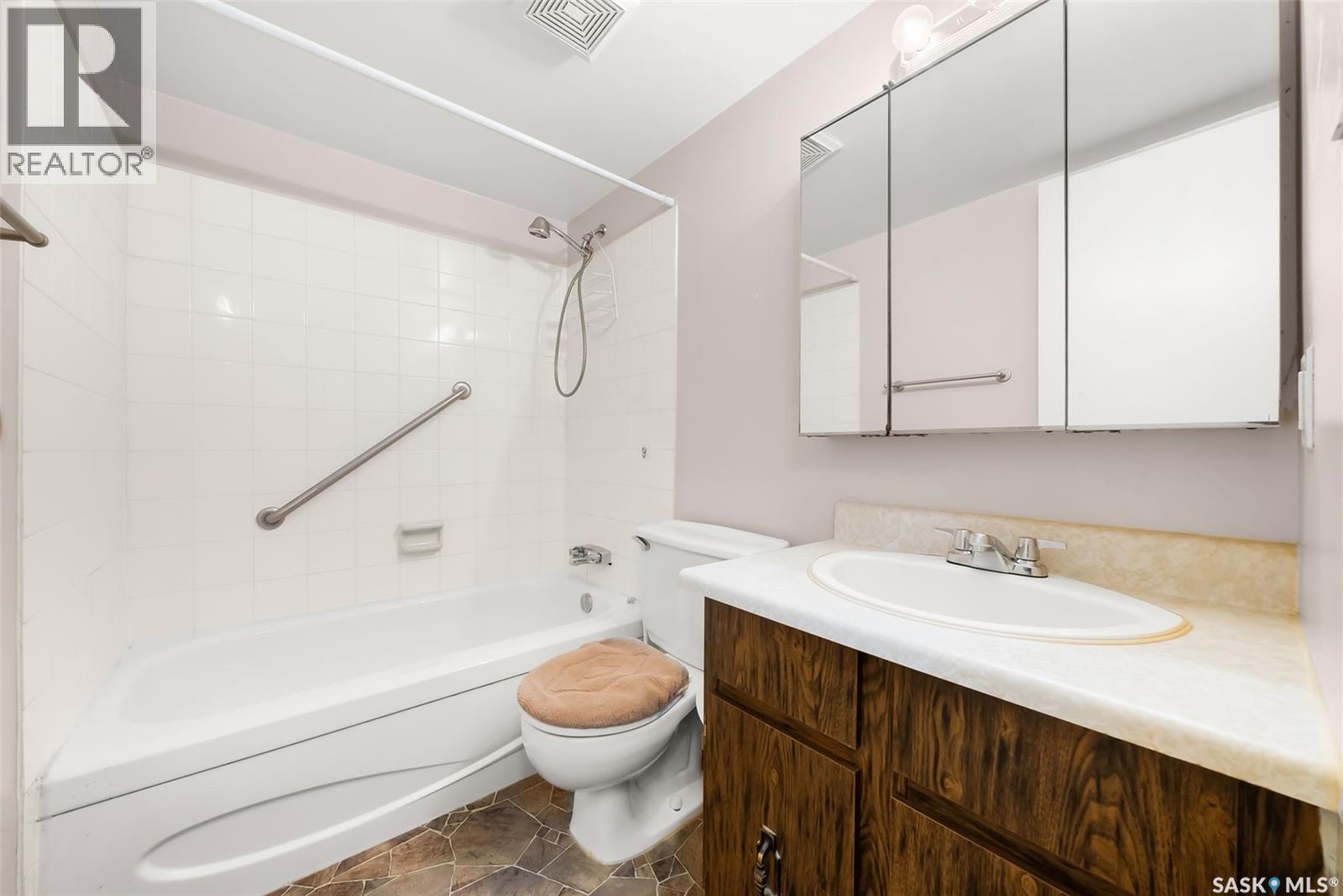 Photo 5 of 184 160 Gore Place, Regina SK