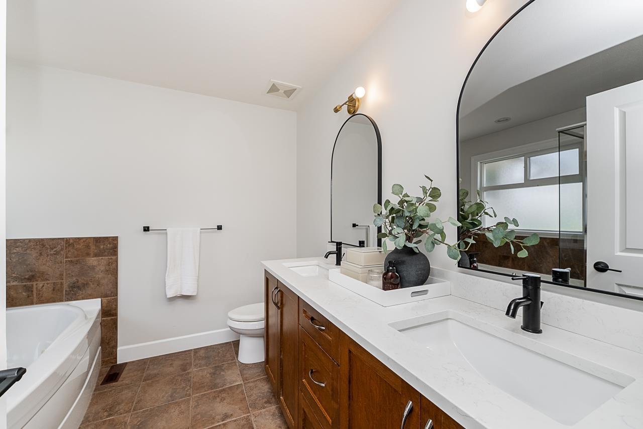 Photo 19 of 7078 179 Street, Surrey BC
