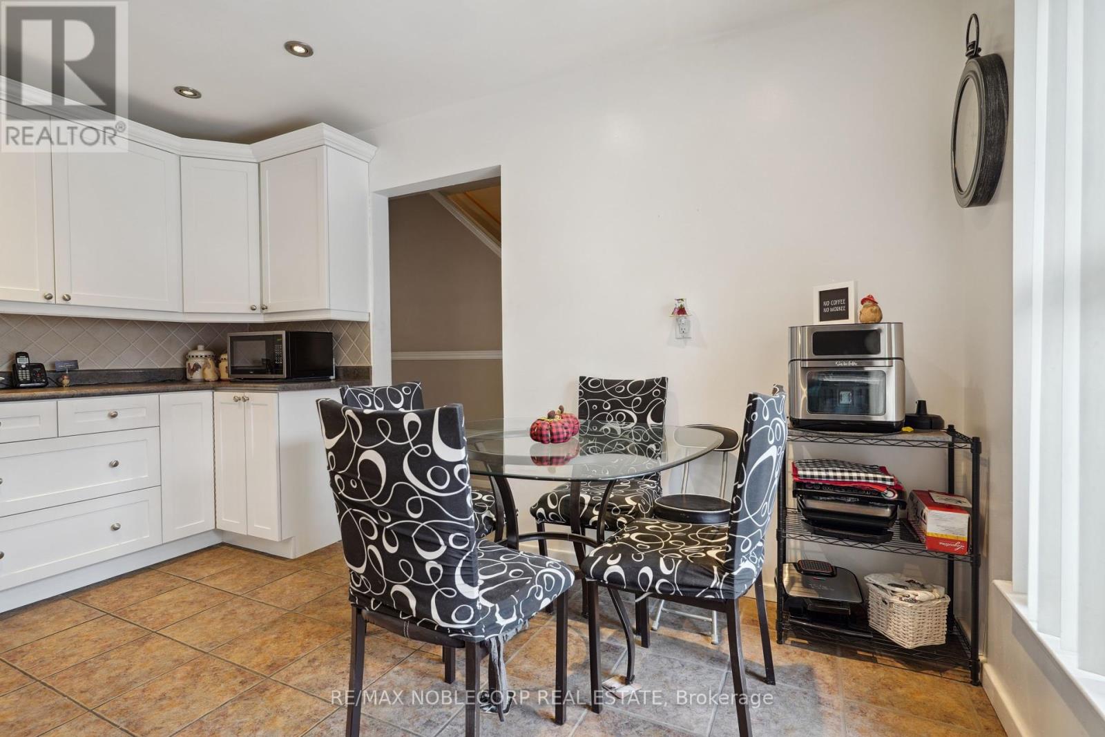 Photo 6 of 34 Corvus Star Way, Toronto ON