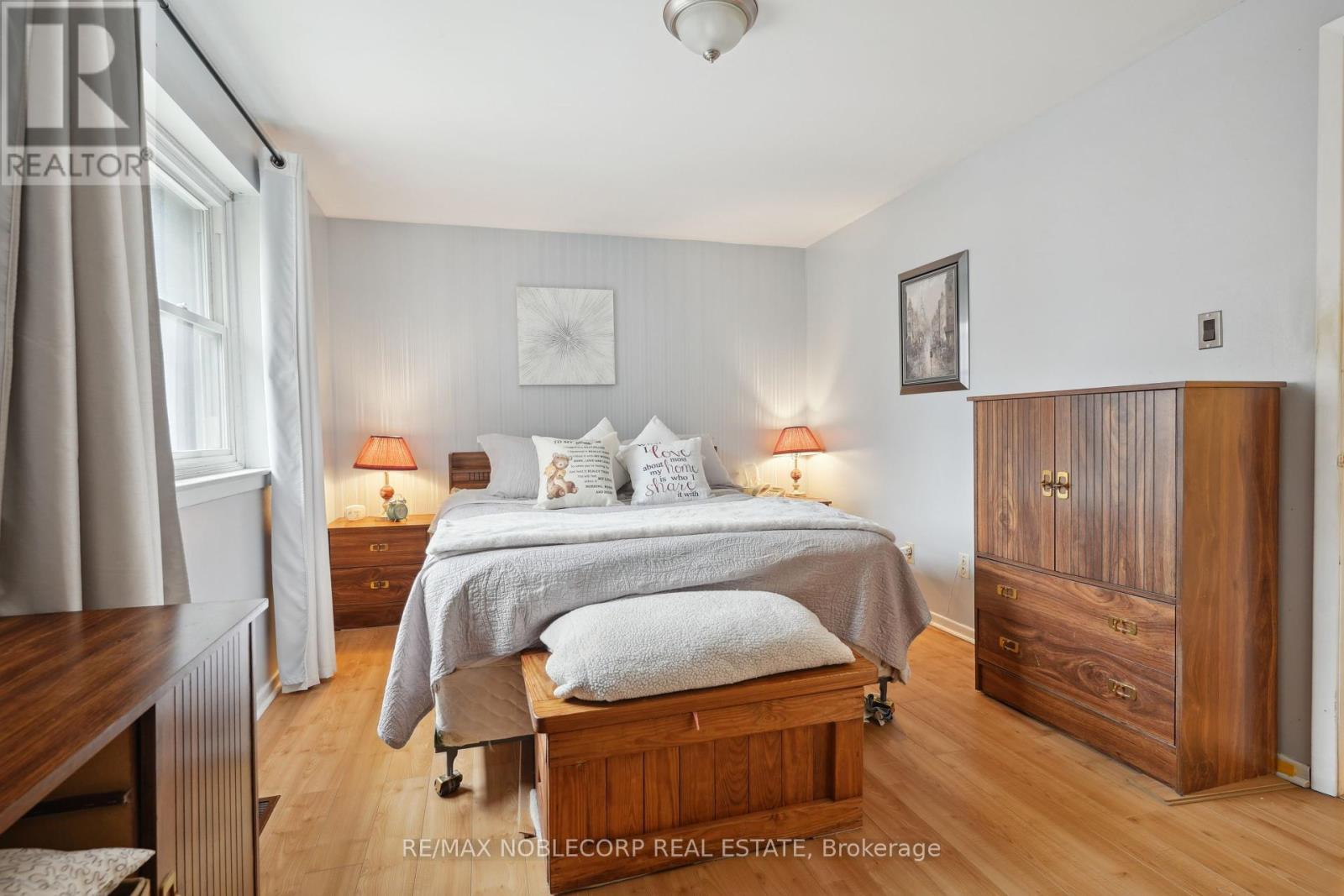 Photo 3 of 34 Corvus Star Way, Toronto ON