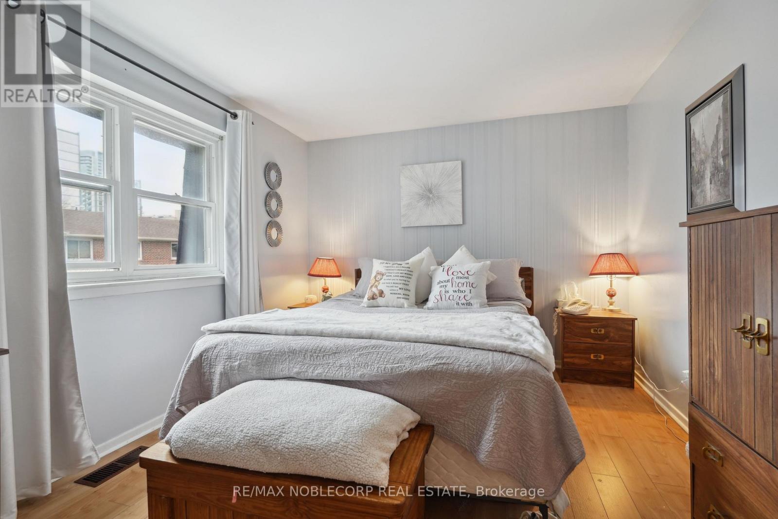 Photo 26 of 34 Corvus Star Way, Toronto ON