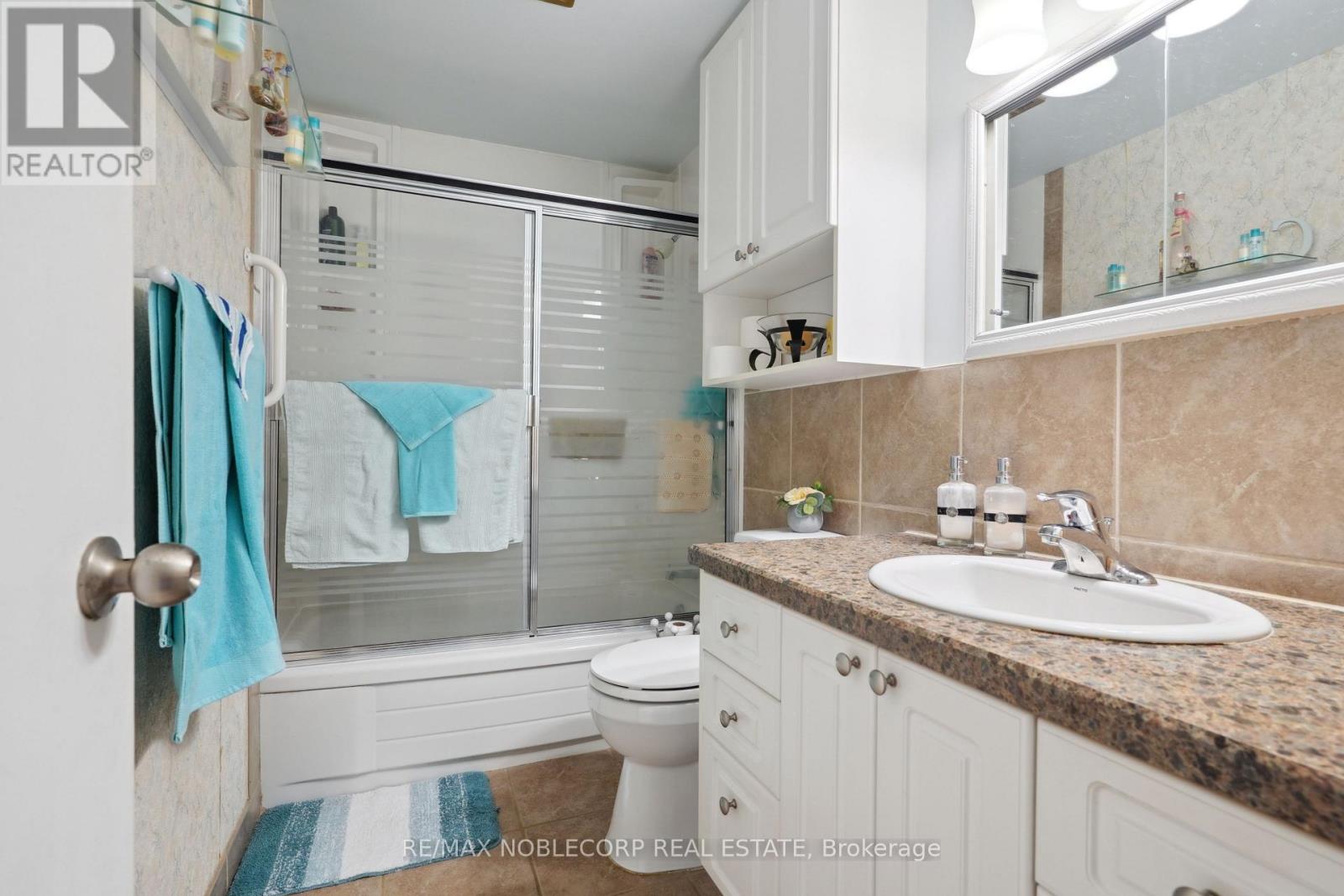 Photo 27 of 34 Corvus Star Way, Toronto ON