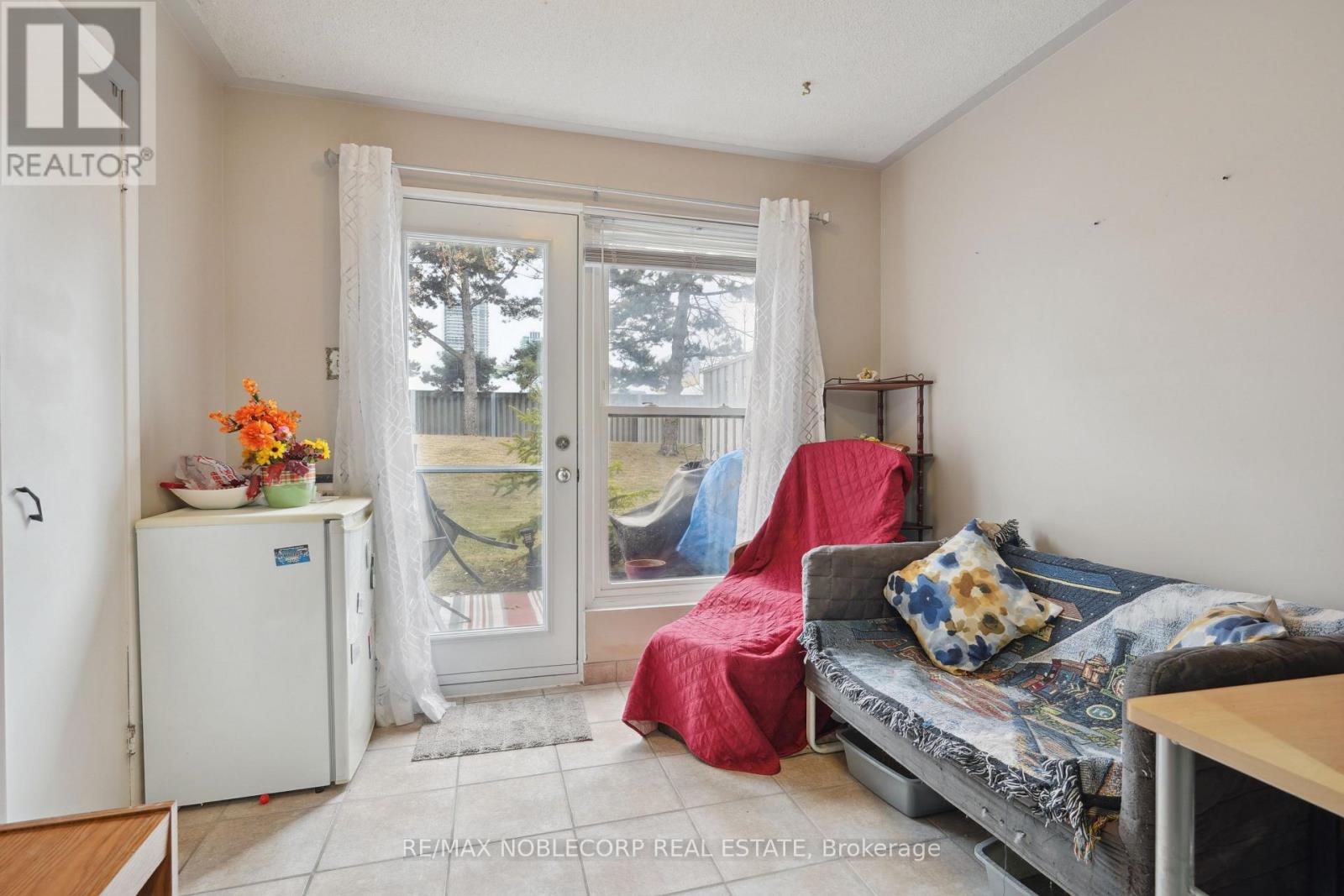 Photo 5 of 34 Corvus Star Way, Toronto ON