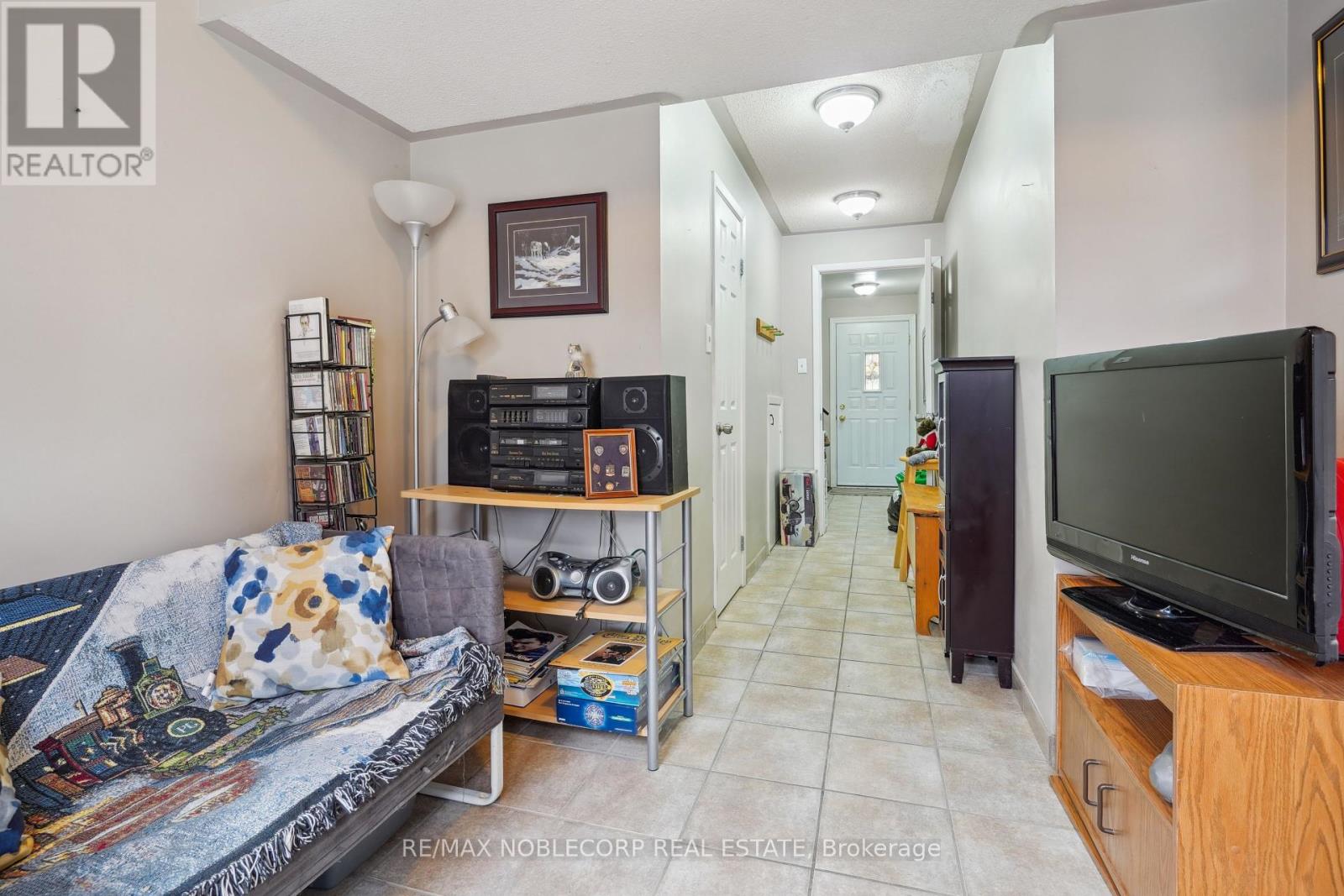 Photo 16 of 34 Corvus Star Way, Toronto ON