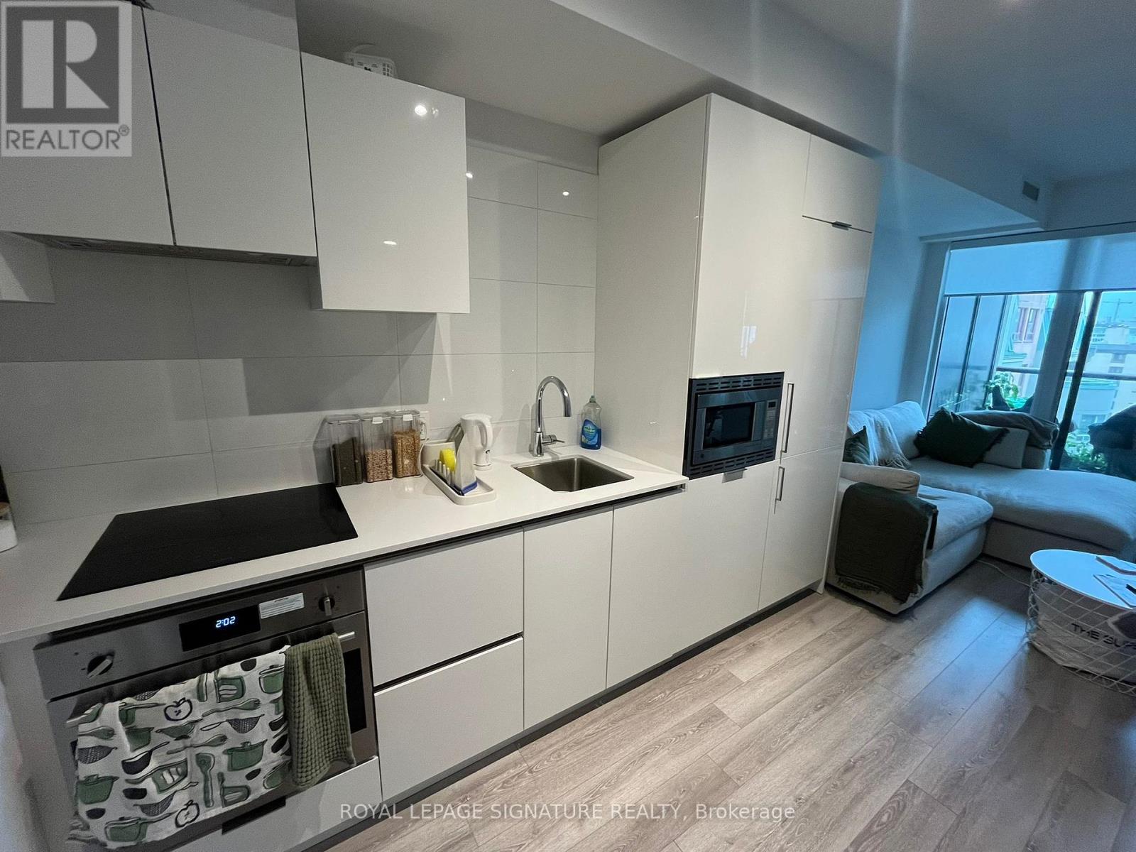Photo 14 of 1018 121 St Patrick Street, Toronto ON