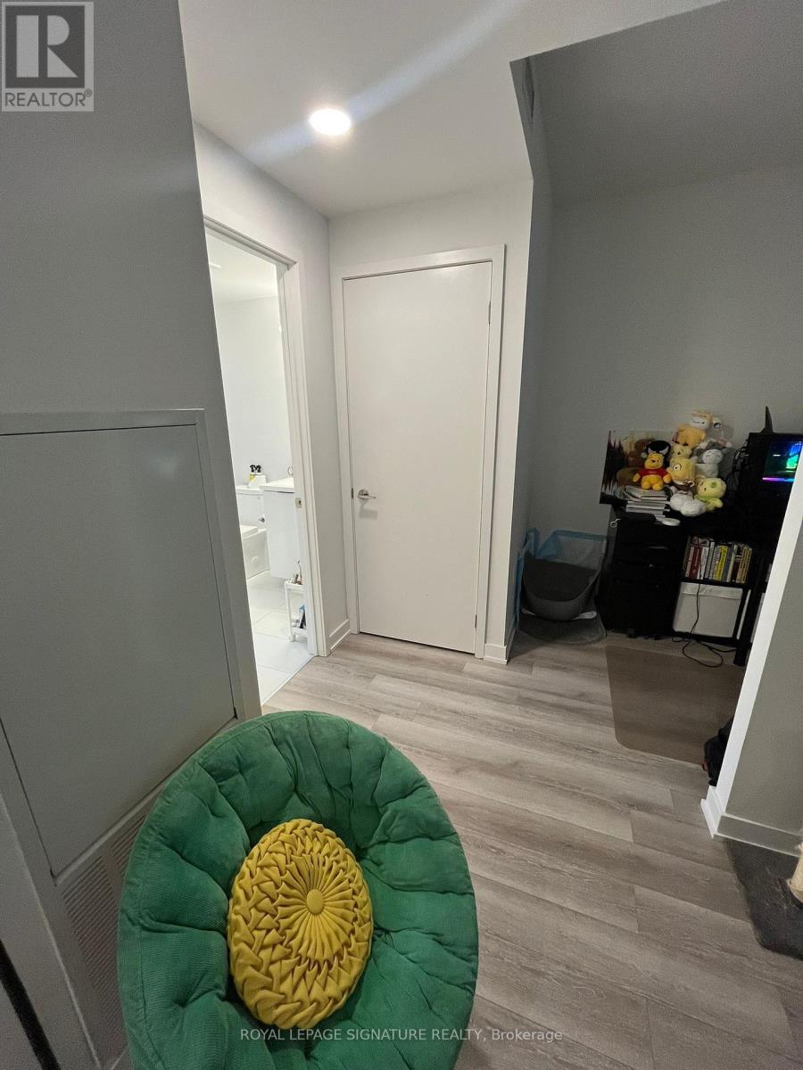 Photo 5 of 1018 121 St Patrick Street, Toronto ON
