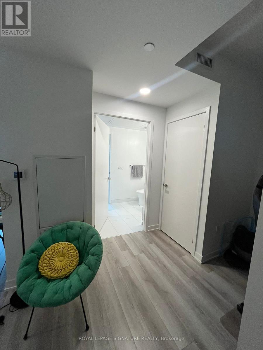 Photo 2 of 1018 121 St Patrick Street, Toronto ON