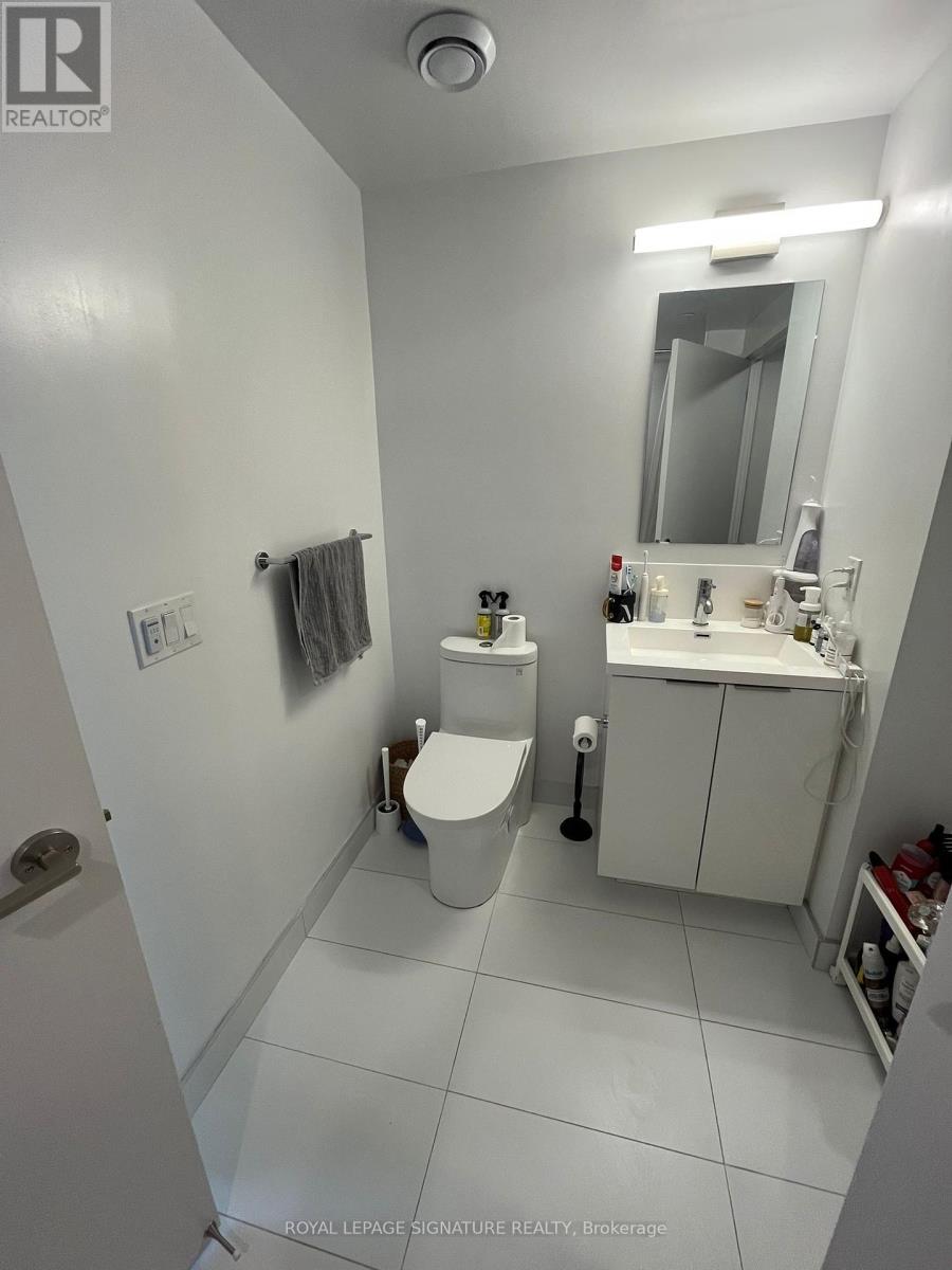 Photo 4 of 1018 121 St Patrick Street, Toronto ON