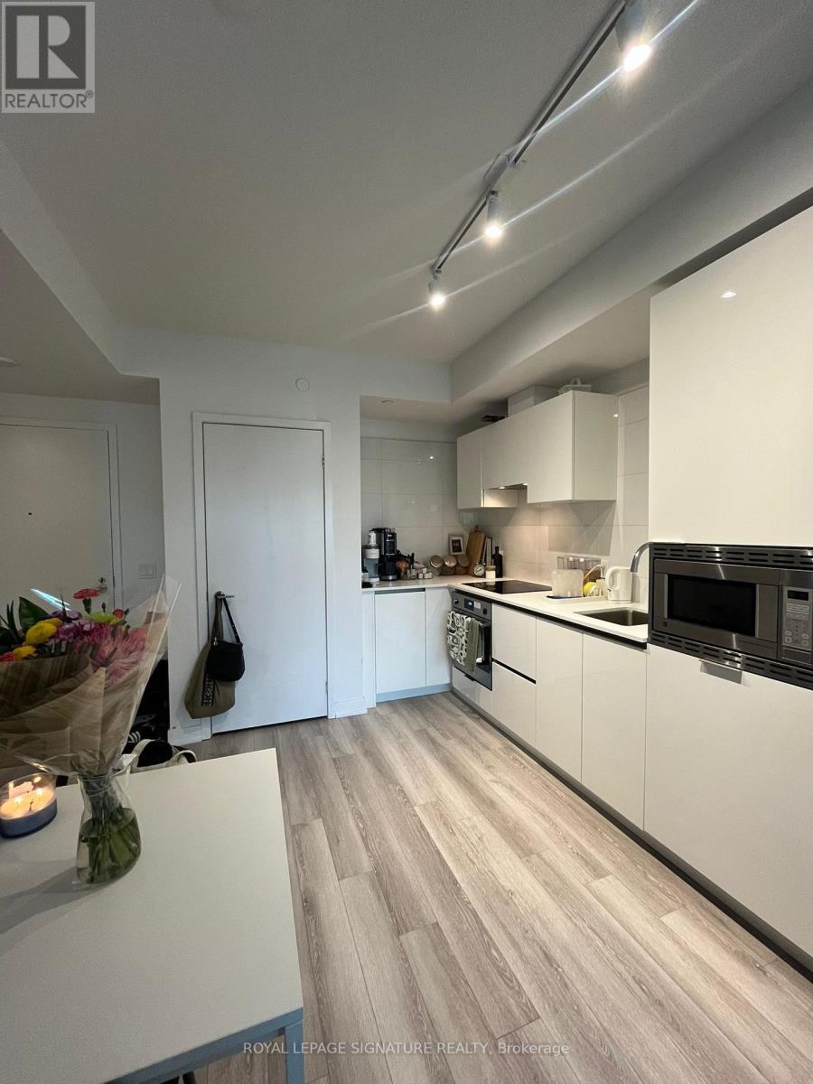 Photo 10 of 1018 121 St Patrick Street, Toronto ON