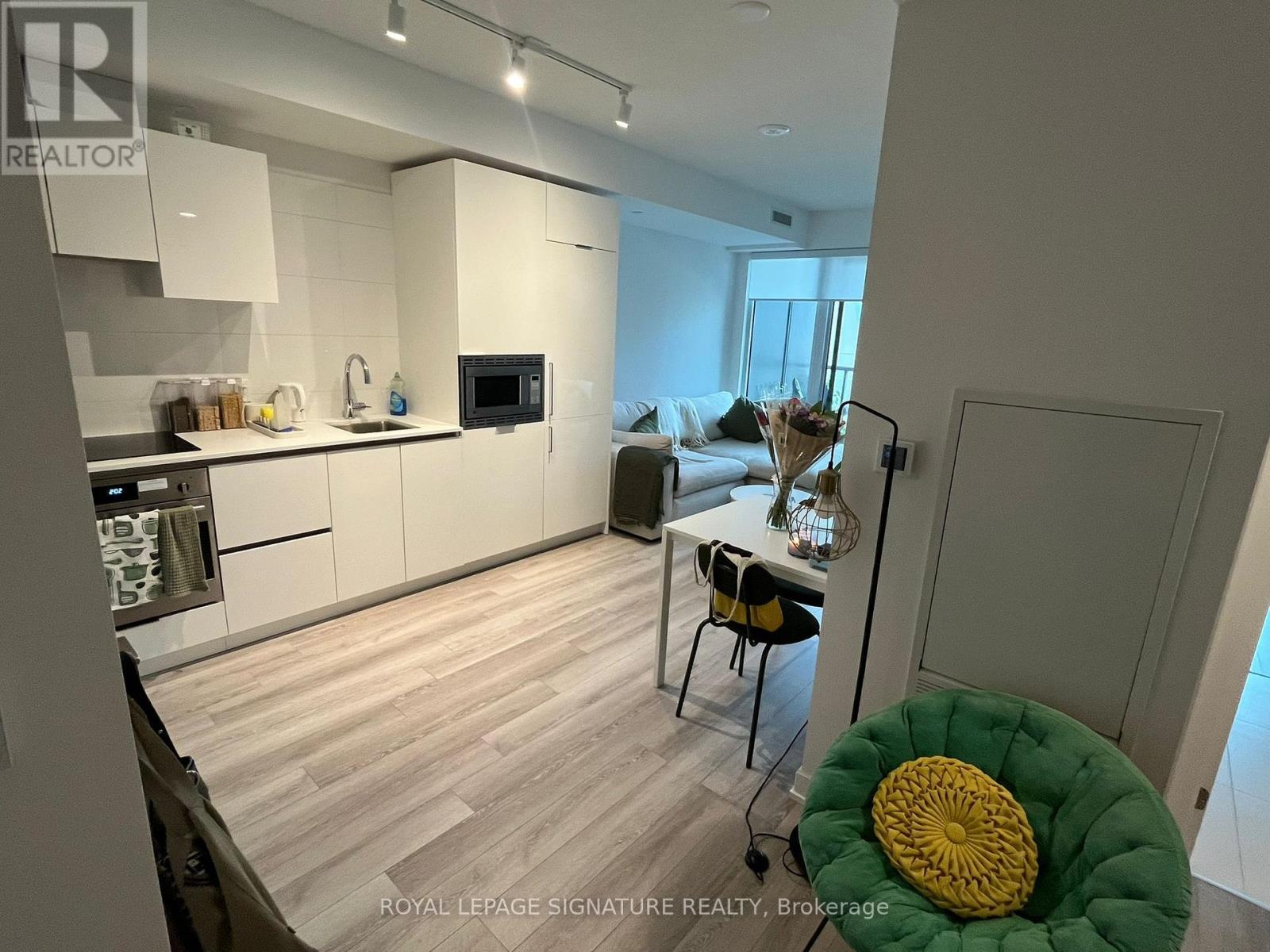 Photo 12 of 1018 121 St Patrick Street, Toronto ON