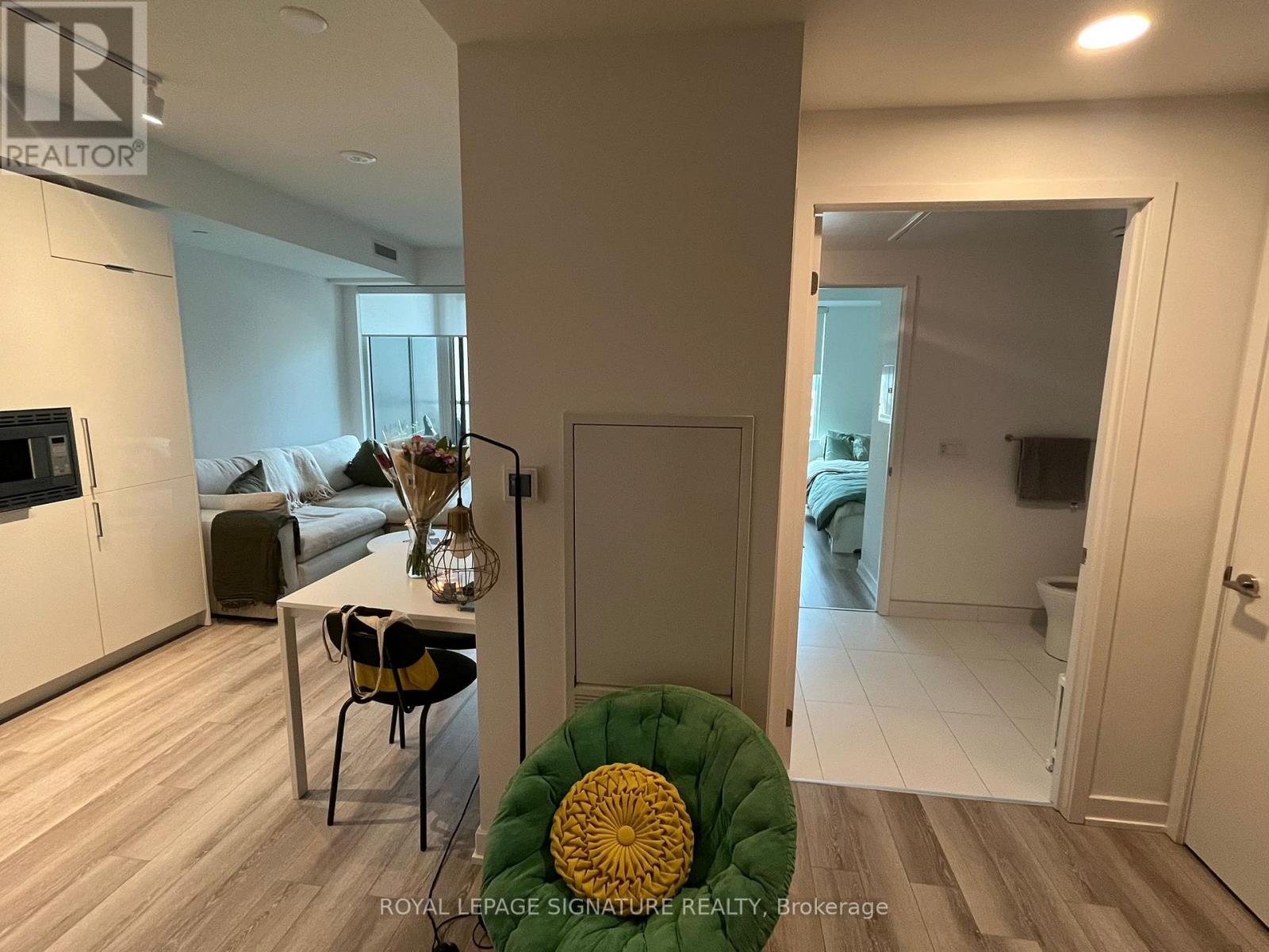Photo 8 of 1018 121 St Patrick Street, Toronto ON