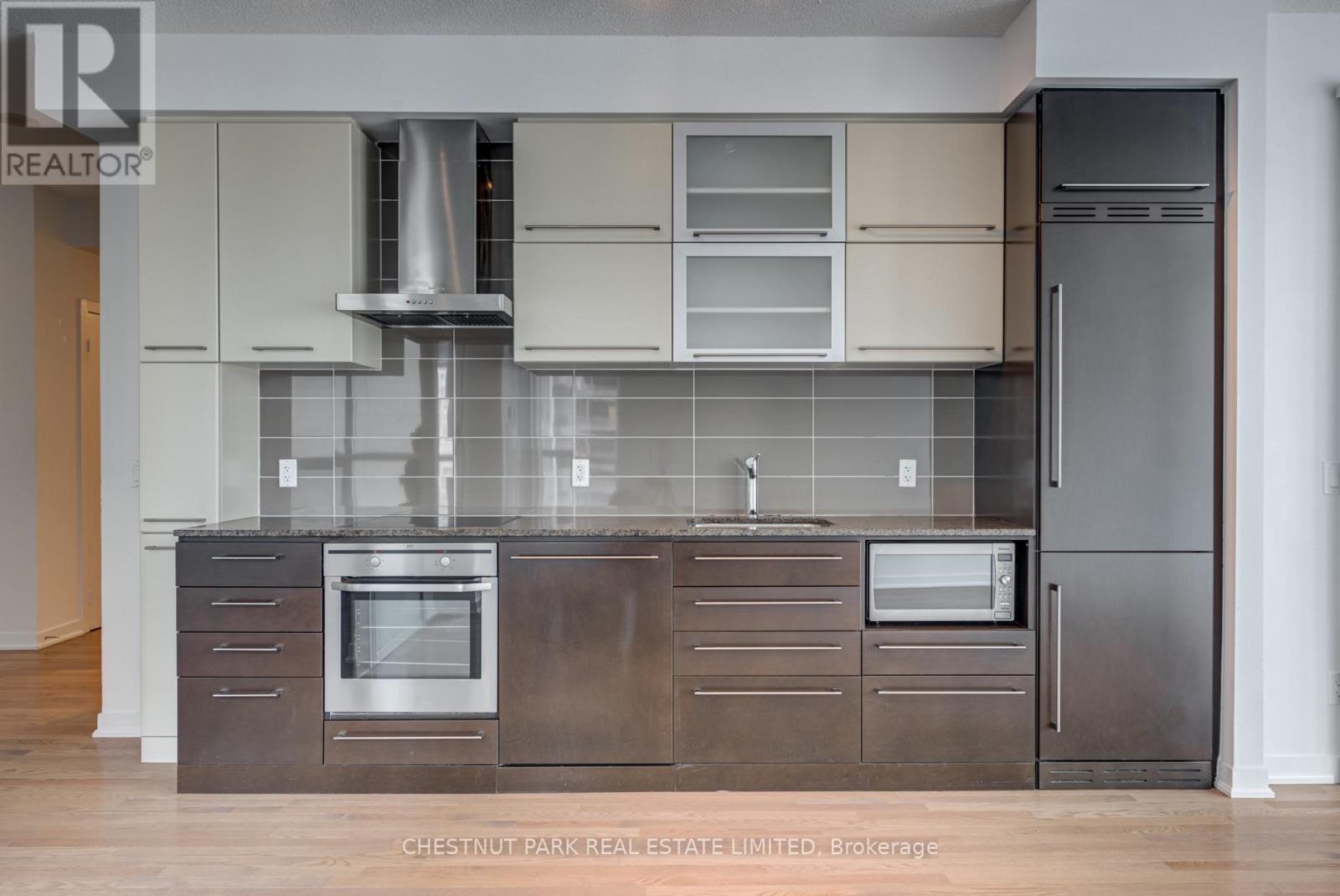 Photo 2 of 1106 770 Bay Street, Toronto ON