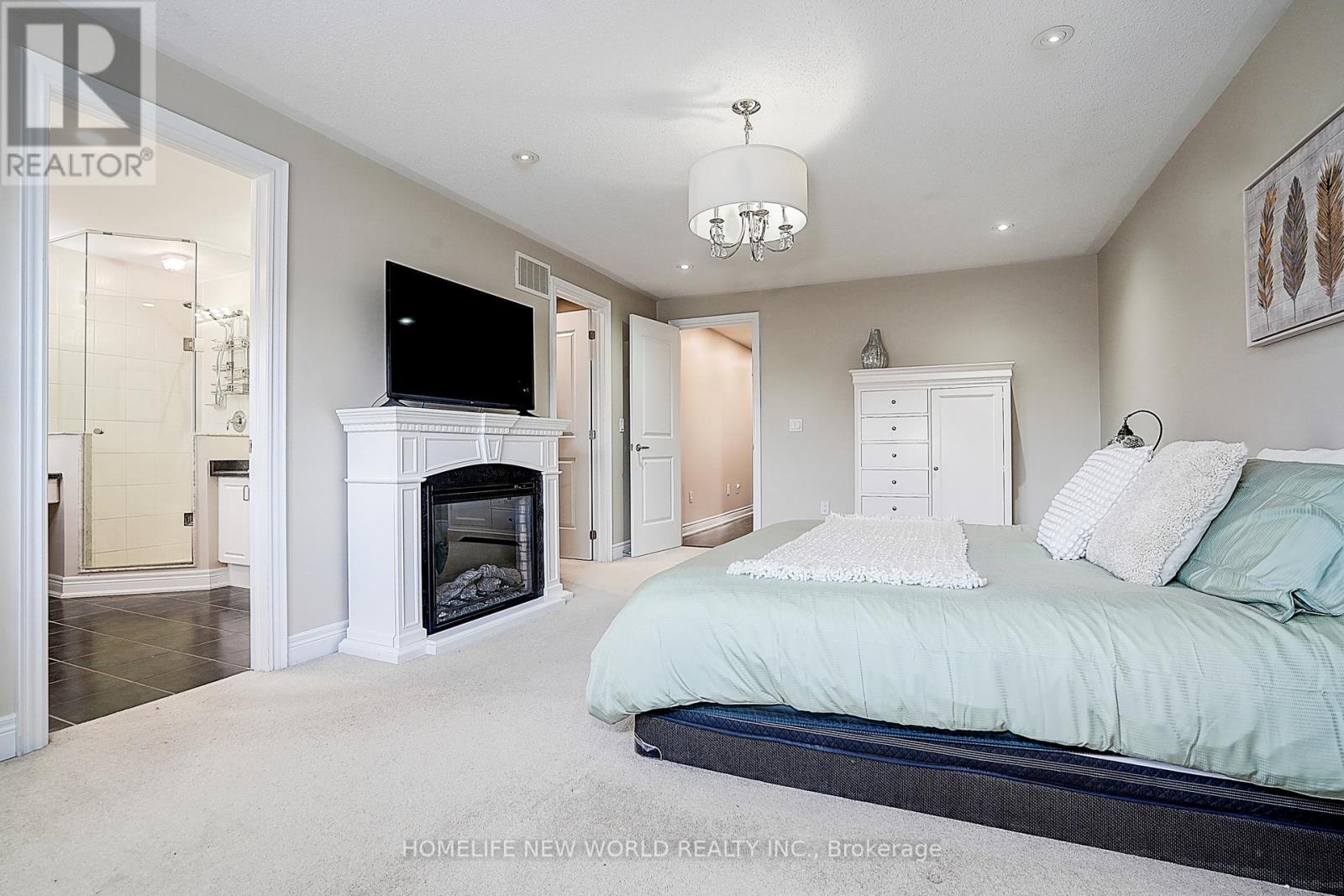 Photo 3 of 253 Cannes Avenue, Vaughan ON