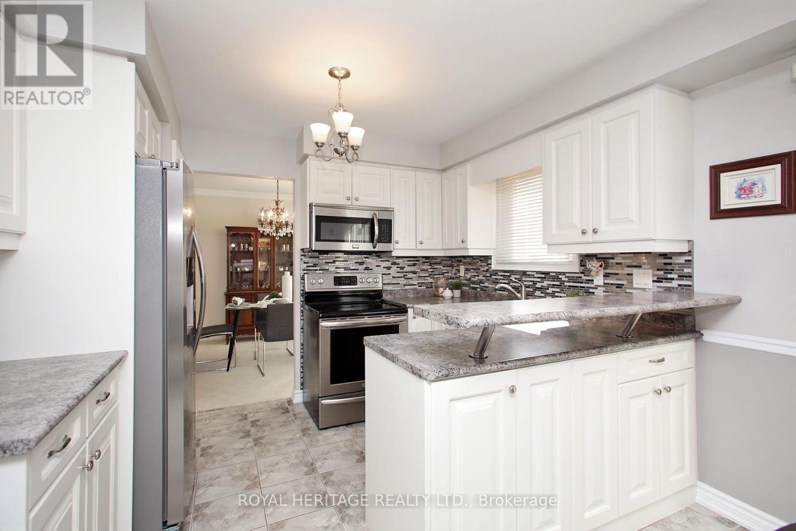 Photo 37 of 566 Creekview Circle, Pickering ON