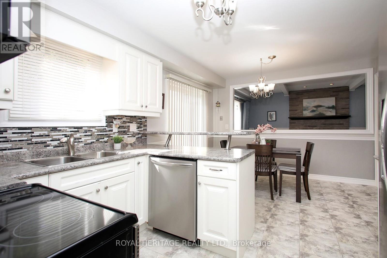 Photo 46 of 566 Creekview Circle, Pickering ON