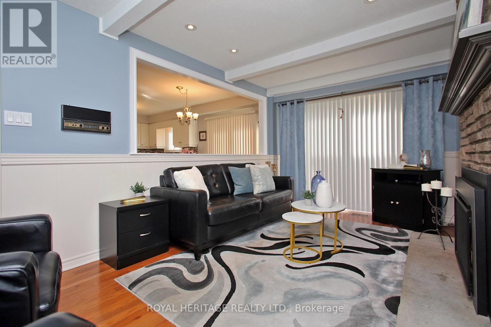 Photo 7 of 566 Creekview Circle, Pickering ON