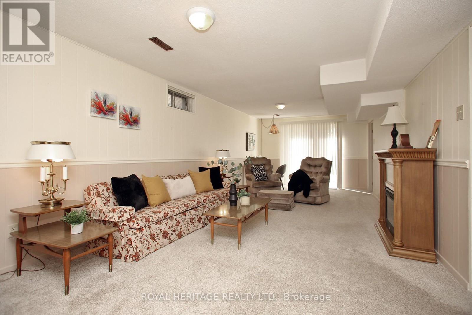 Photo 12 of 566 Creekview Circle, Pickering ON