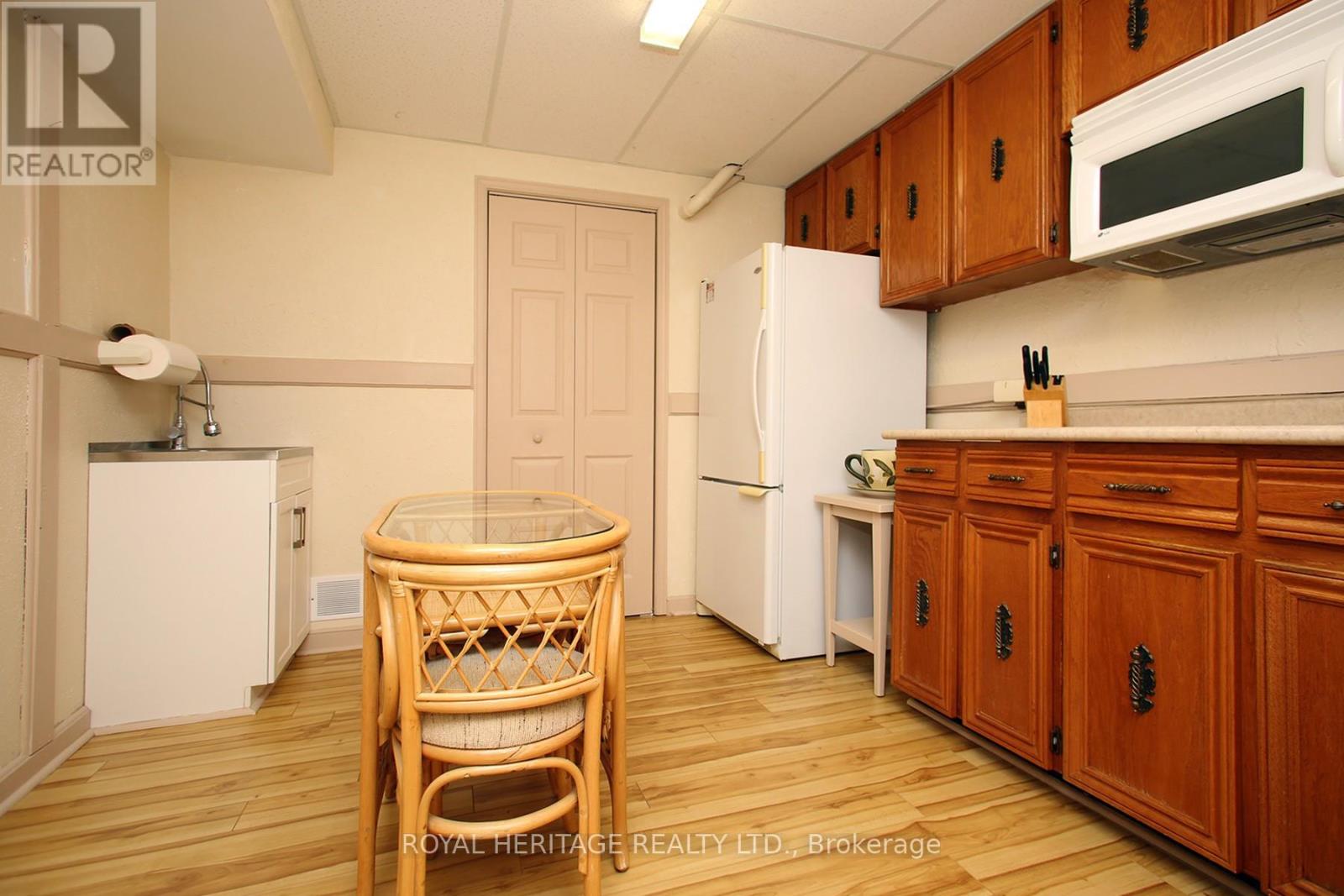 Photo 13 of 566 Creekview Circle, Pickering ON