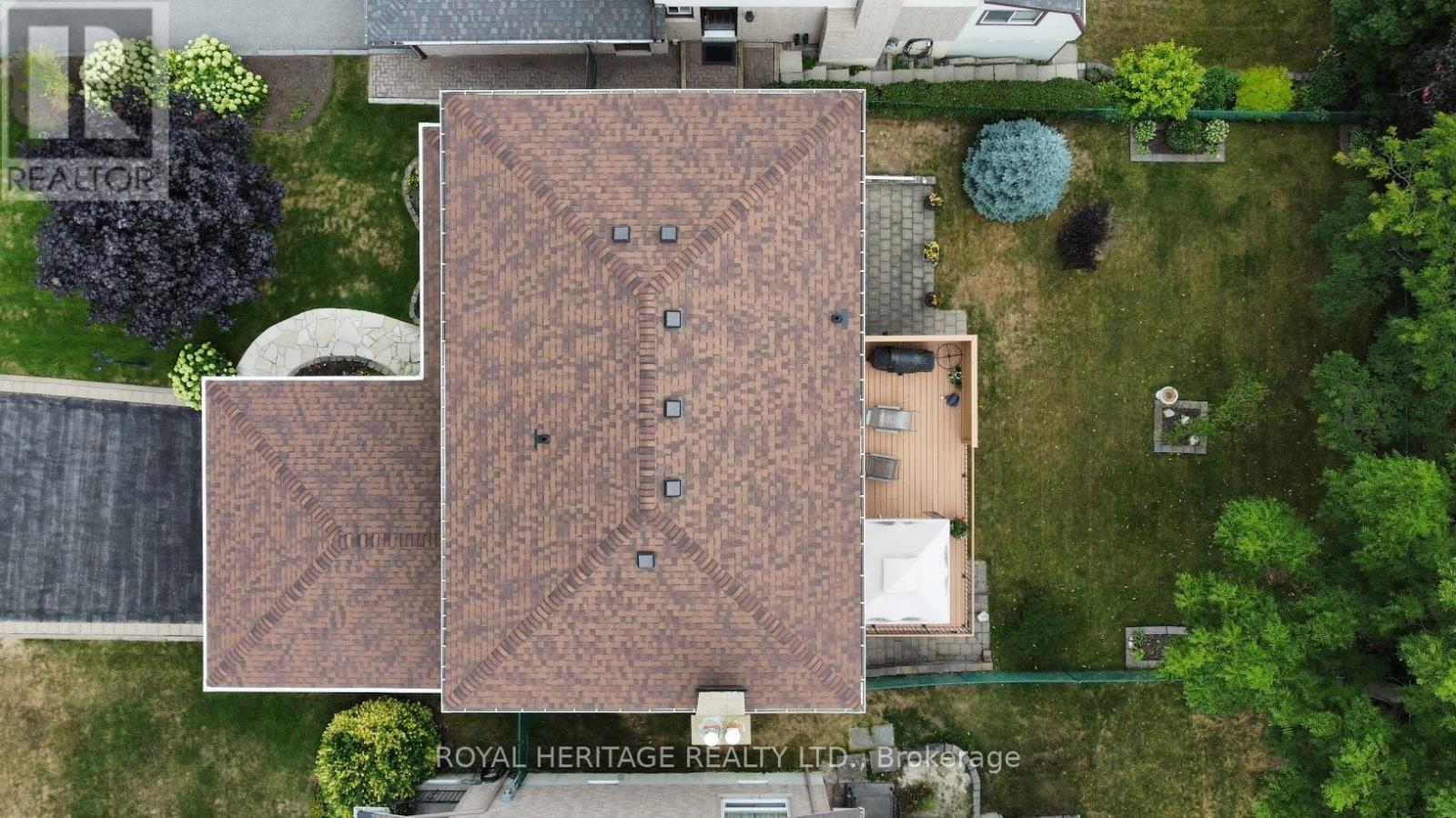 Photo 15 of 566 Creekview Circle, Pickering ON