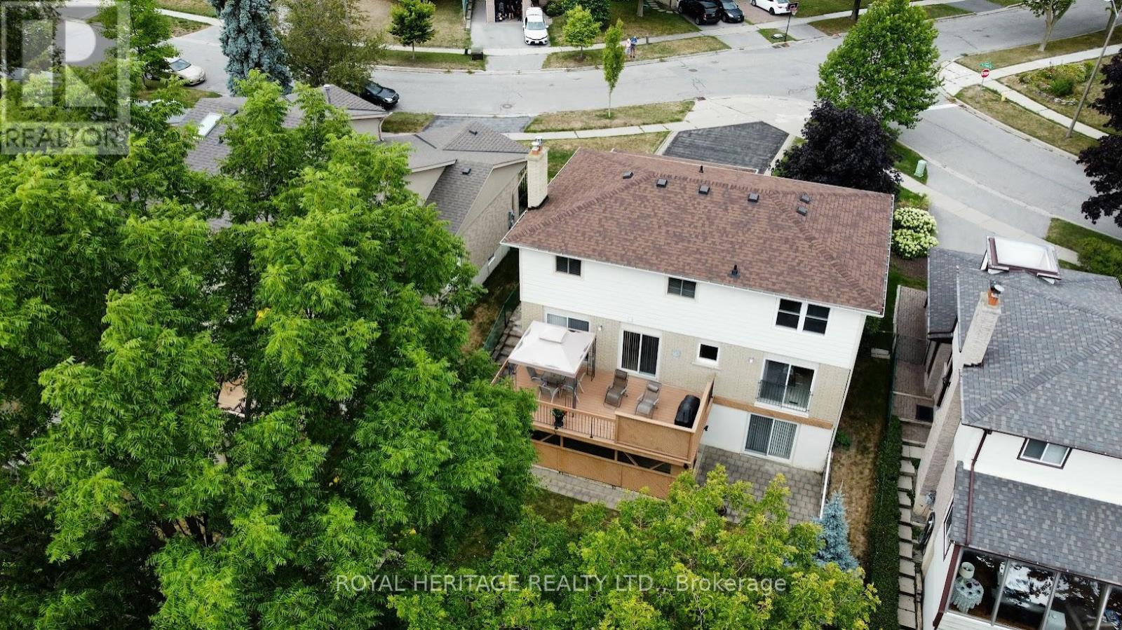 Photo 16 of 566 Creekview Circle, Pickering ON